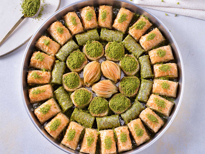Special Tray Fresh Baklava with Pistachio - TurkishTaste.com