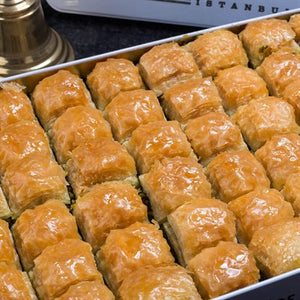 Long Lasting (dry) Baklava with Pistachio in Metal Gift Box 2kg (70.54oz) - TurkishTaste.com